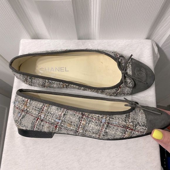 CHANEL Shoes - Chanel Grey Tweed Leather Cap Toe CC Bow Ballet Flats 39